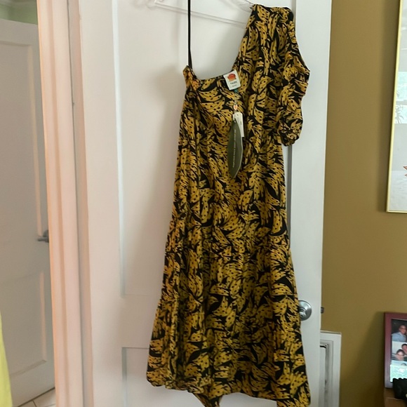 NWT FARM Rio One Shoulder Banana Midi Dress size medium - Picture 2 of 8